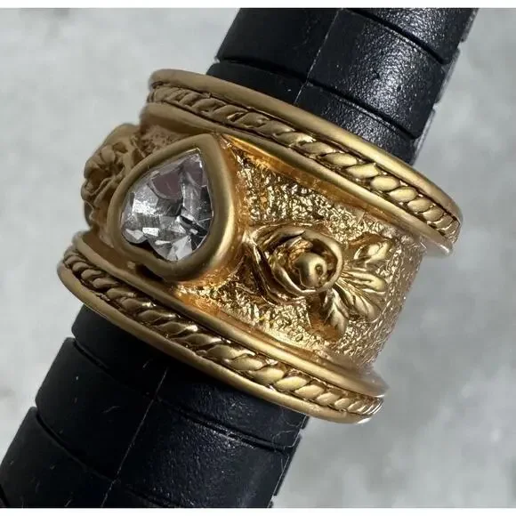 Vintage Elizabeth Taylor Gold Tone Heart Rhinestone Roses Love Ring Size 5 - Picture 4 of 8